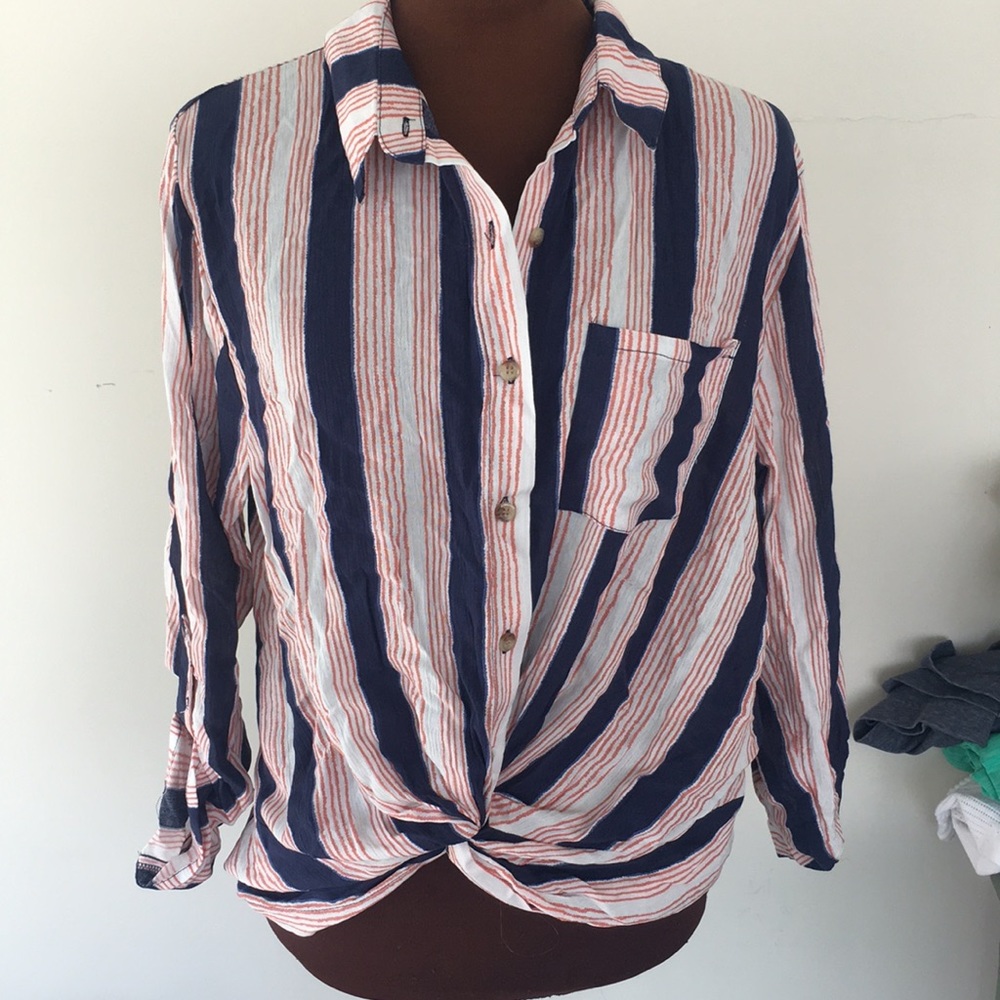 Lightweight Beachy Buttoned Tie Front Top